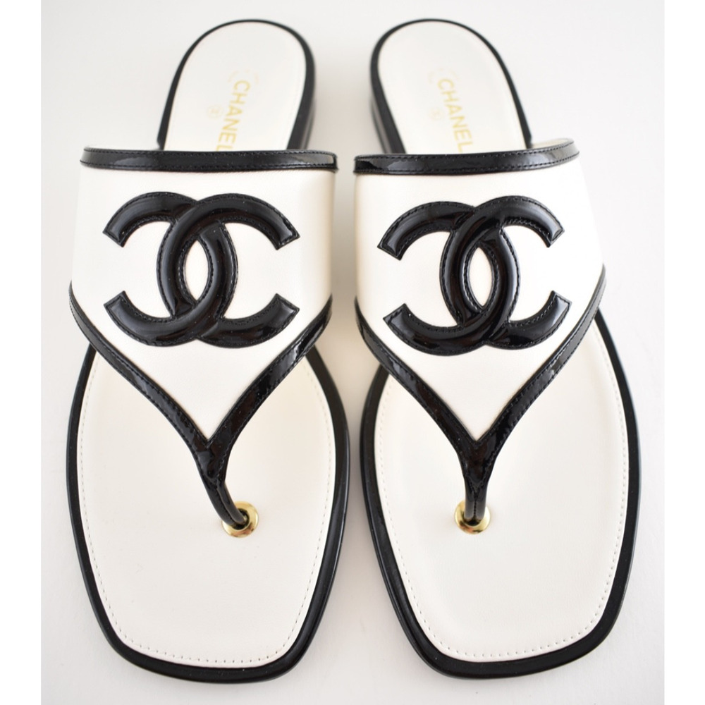 Chanel 26B White Black Patent CC Logo Thong Mule Slide Flip Flop Flat Sandal 42 - Picture 5 of 16